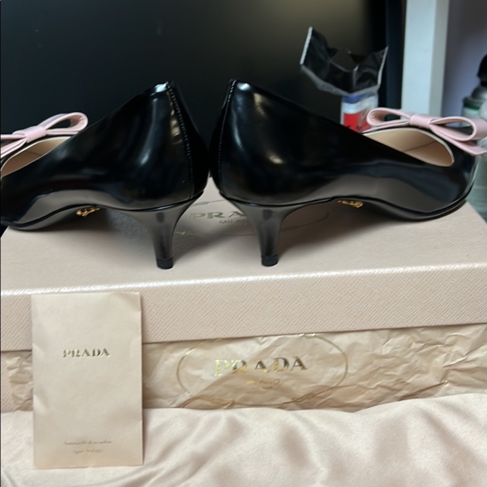 Authentic Prada black leather with pink bow new in original box size Eu 38/7-7,5
